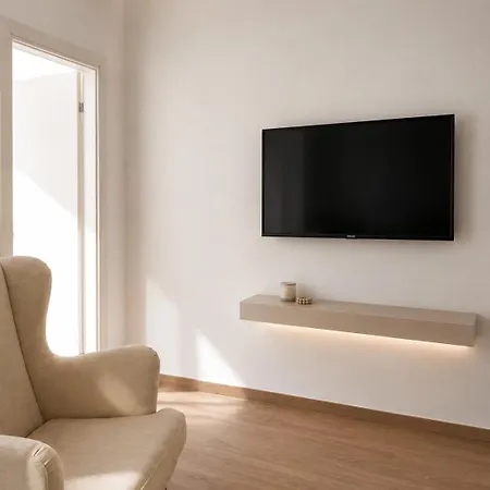 Sea & Pine Retreat דירה גולם