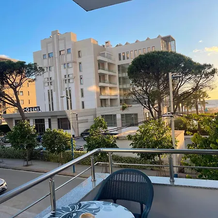 דירה Sea & Pine Retreat